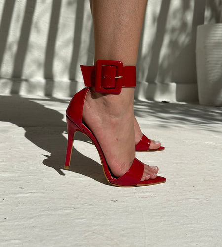 Sandália Daniella Almeida